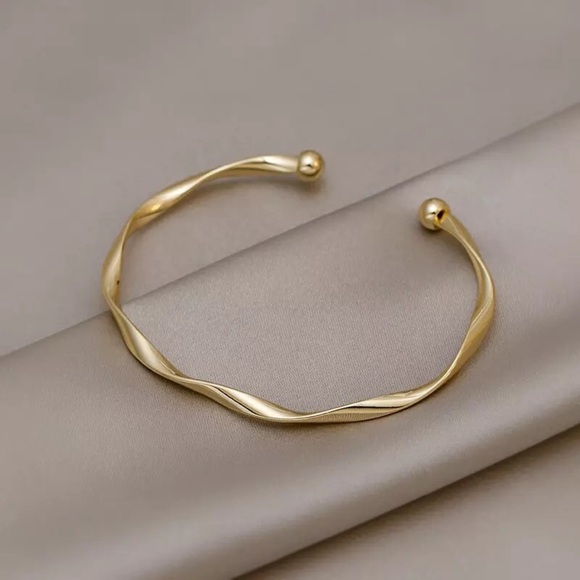 “Anya” Minimalist Twist Open Adjustable Gold Neutral Fashion Simple Bracelet - Picture 8 of 8